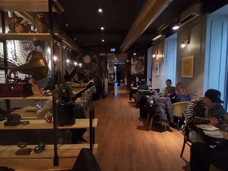 Tesla Coffee & Concept