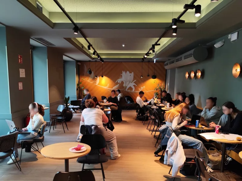 Starbucks @ Mariahilfer Straße